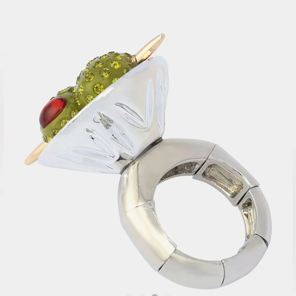 🫒🍸BETSEY JOHNSON MARTINI COCKTAIL RIG AND EARRING SET🍸🫒NWT